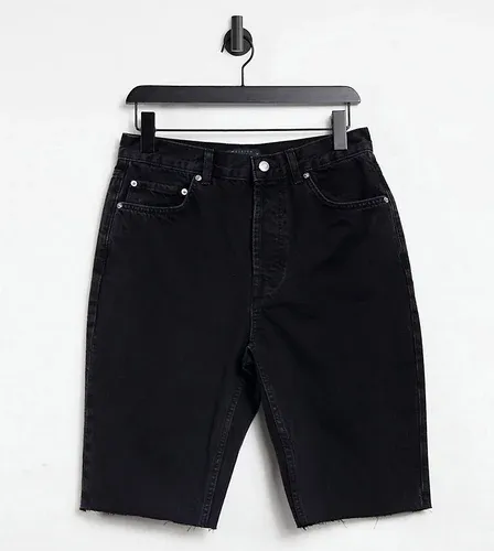 ASOS Tall Shorts vaqueros largos estilo años 90 con lavado negro de mezcla de algodón orgánico de ASOS DESIGN (3999908)
