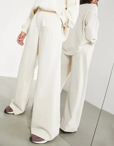 Pantalones color crema de talle alto de punto texturizado de ASOS EDITION-Blanco (5053100)