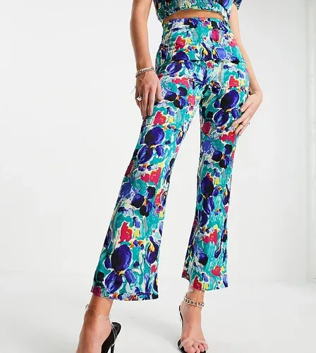 Pantalones con estampado floral azul de Liquorish Tall (parte de un conjunto)-Multicolor (6035504)