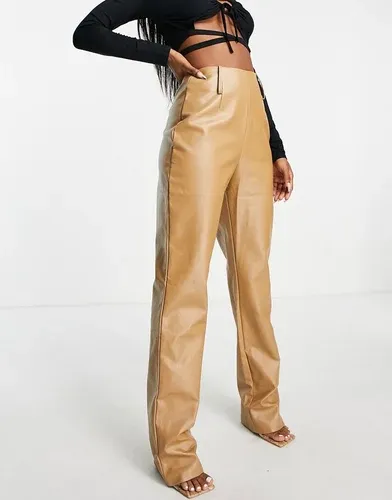 Missyempire Pantalones color camel de pernera recta de tejido efecto cuero exclusivos de Missy Empire-Beis neutro (6913270)