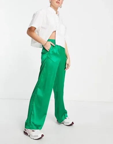 Pantalones dad verde luminoso de satén Kira de JJXX (7079968)