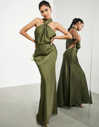 Vestido largo verde oliva con cuello halter fruncido de satén de ASOS Edition (7065573)