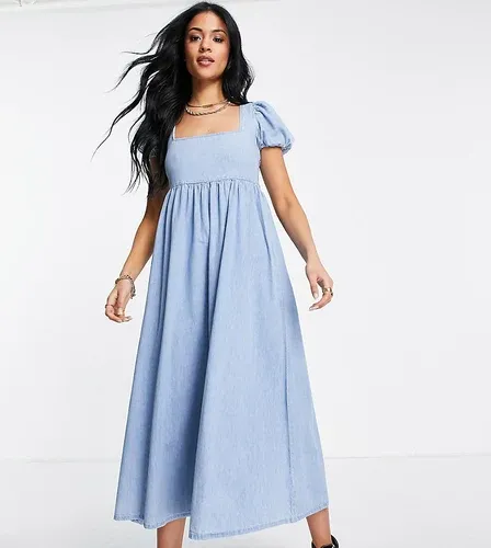 ASOS Tall Vestido vaquero midi de estilo babydoll con lavado medio y acabado suave de ASOS DESIGN Tall-Azul (7349094)