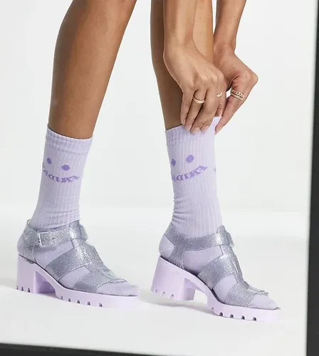 Zapatos transparentes de tacón con bandas de goma con purpurina y suela lila en contraste de Juju-Morado (7531653)
