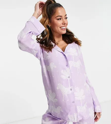 ASOS Maternity Pijama lila de camisa de manga larga y pantalones con estampado de cebras y palmeras de modal de ASOS DESIGN Maternity-Morado (7865334)