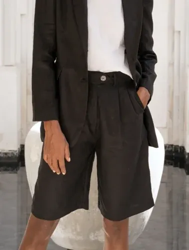 Luciee Linen Pleat Shorts In Black (7746217)