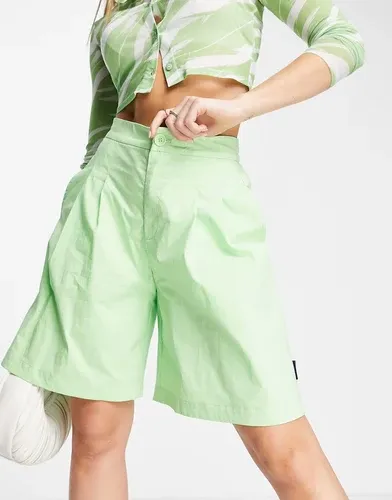 Pantalones cortos verdes de pernera recta de Urban Revivo (8035195)