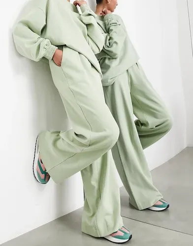 Pantalones verde salvia de talle alto de punto texturizado de ASOS EDITION (8074407)