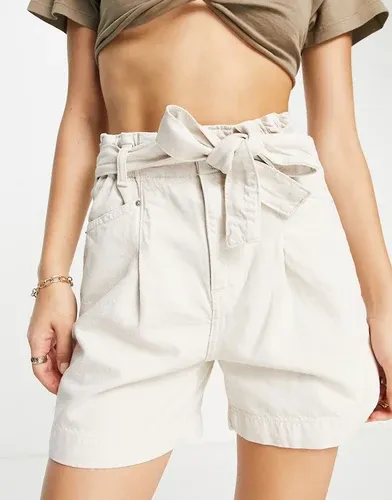 Pantalones cortos de sastre color crudo con lazada en la cintura de lino de Mango-Blanco (8087997)