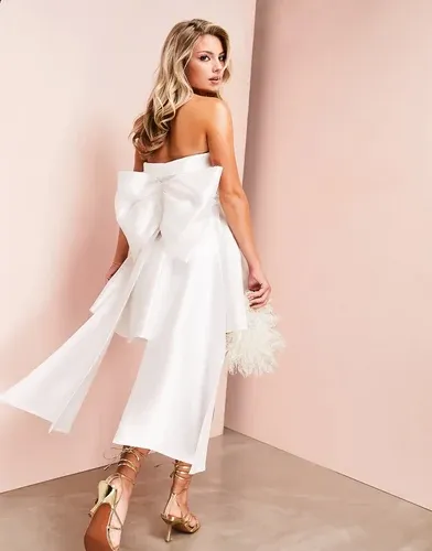 Vestido corto blanco estilo corsé palabra de honor con lazo en la espalda de satén de ASOS Luxe Wedding (8148712)