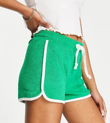 Pantalones cortos verdes con cordón ajustable de punto rizado de Hoxton Haus Petite (8158044)