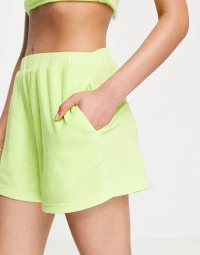 Pantalones cortos color lima de tejido de rizo de Lola May-Verde (8159433)