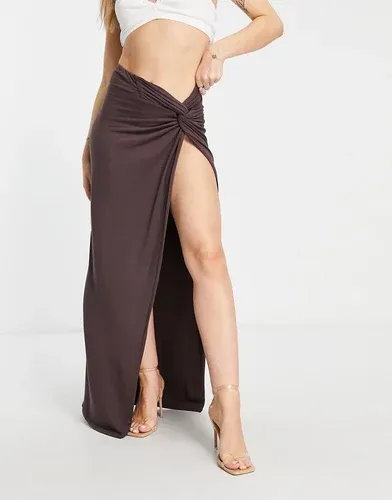 Falda larga color café con abertura muy larga y lateral anudado de Naked Wardrobe-Marrón (8348493)