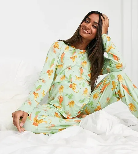 Pijama largo verde salvia con estampado de leopardos salvajes de The Wellness Project Maternity (8403286)