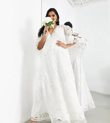 Vestido de novia con mangas kimono y diseño bordado y calado Amelia de ASOS EDITION Curve-Blanco (8436120)