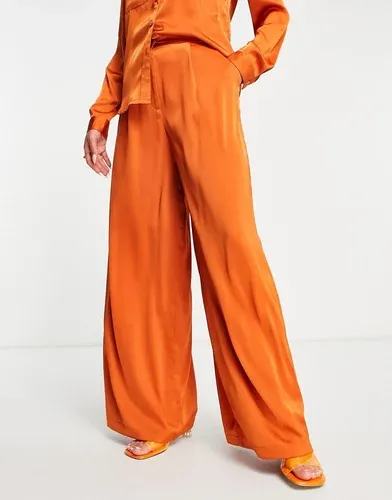 Pantalones color teja de pernera ancha de satén de Aria Cove (parte de un conjunto)-Naranja (8456711)
