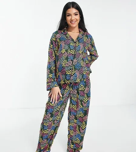 ASOS Maternity Pijama negro de pantalones y camisa con estampado de florecitas de modal de ASOS DESIGN Maternity (8762630)