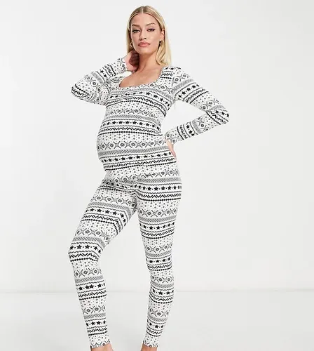 ASOS Maternity Pijama color crema de leggings y top de manga larga con escote cuadrado y estampado de grecas alpinas de Navidad de ASOS DESIGN Maternity-Blanco (8866688)