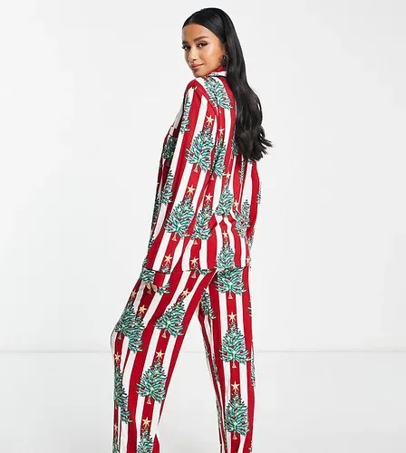 Pijama multicolor con estampado de Navidad de Chelsea Peers Petite (9061351)