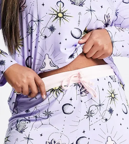 Pijama largo color morado con estampado de astrología de The Wellness Project x Chelsea Peers Plus (9059982)